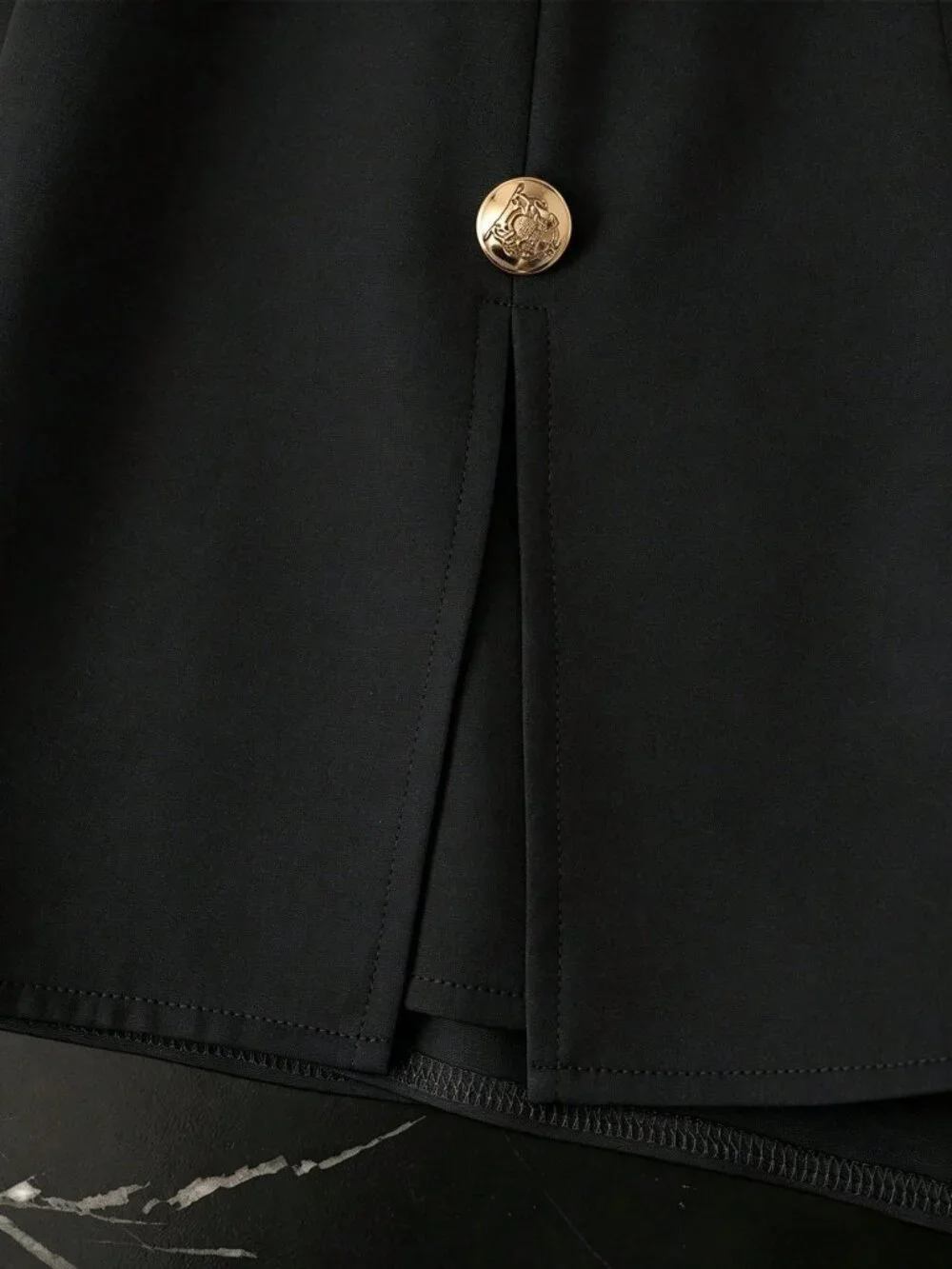 Black Casual Women's Metal Button Decor Split Hem Shorts